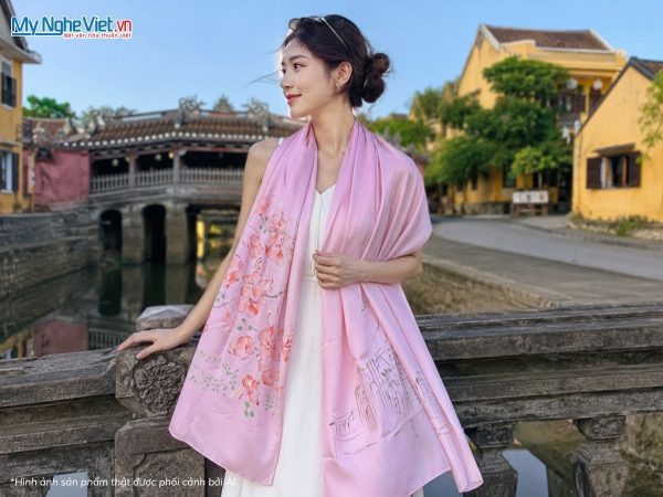 Khăn lụa tơ tằm vẽ tay chợ Bến Thành - Quà tặng đối tác nước ngoài