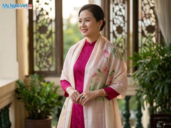 Khăn lụa tơ tằm vẽ tay hoa sen cao cấp