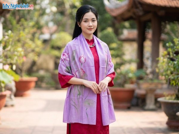 Khăn lụa tơ tằm vẽ tay hoa sen cao cấp
