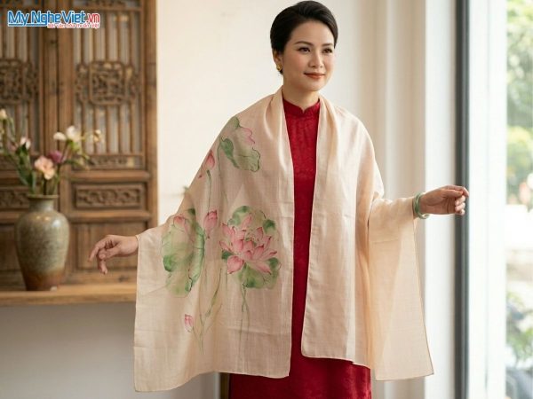 Khăn lụa tơ tằm vẽ tay hoa sen cao cấp