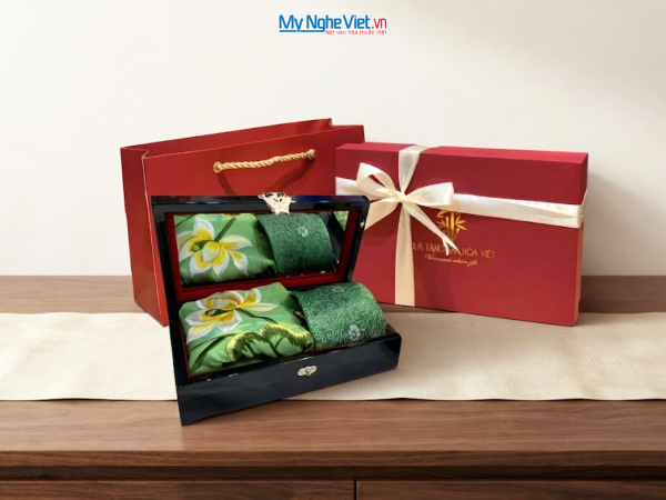 Set Quà Tặng Cao Cấp – Khăn Lụa & Cà Vạt Lụa Tơ Tằm & Hộp Sơn Mài