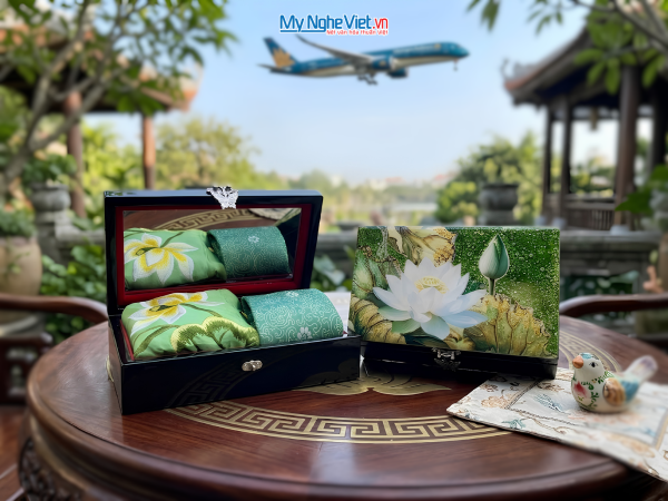 Set Quà Tặng Cao Cấp – Khăn Lụa & Cà Vạt Lụa Tơ Tằm & Hộp Sơn Mài