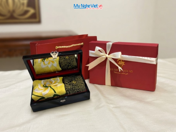 Set Quà Tặng Cao Cấp – Khăn Lụa & Cà Vạt Lụa Tơ Tằm & Hộp Sơn Mài