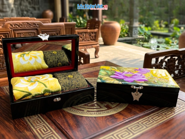 Set Quà Tặng Cao Cấp – Khăn Lụa & Cà Vạt Lụa Tơ Tằm & Hộp Sơn Mài