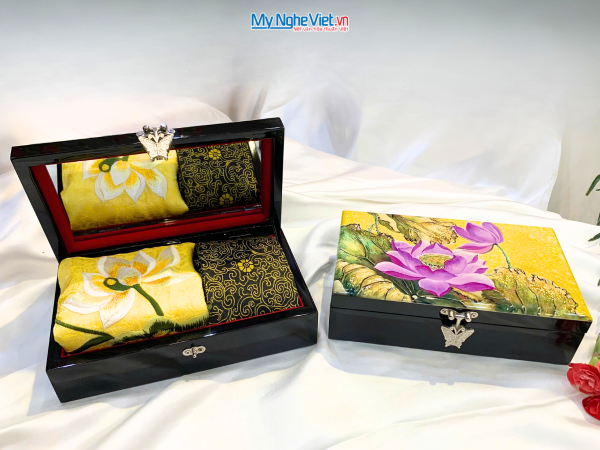 Set Quà Tặng Cao Cấp – Khăn Lụa & Cà Vạt Lụa Tơ Tằm & Hộp Sơn Mài