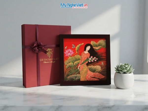Tranh sơn mài cô gái