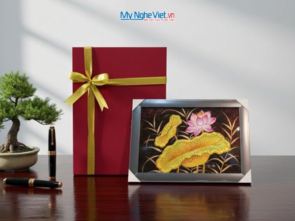 Tranh Sơn Mài Hoa Sen Nền Đen