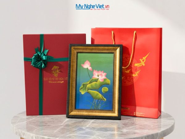 Tranh Sơn Mài Hoa Sen Đắp Nổi Cao Cấp