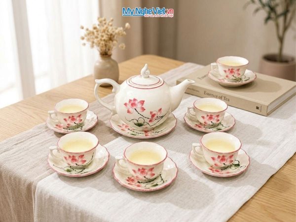 Bộ bình trà men trắng vẽ sen