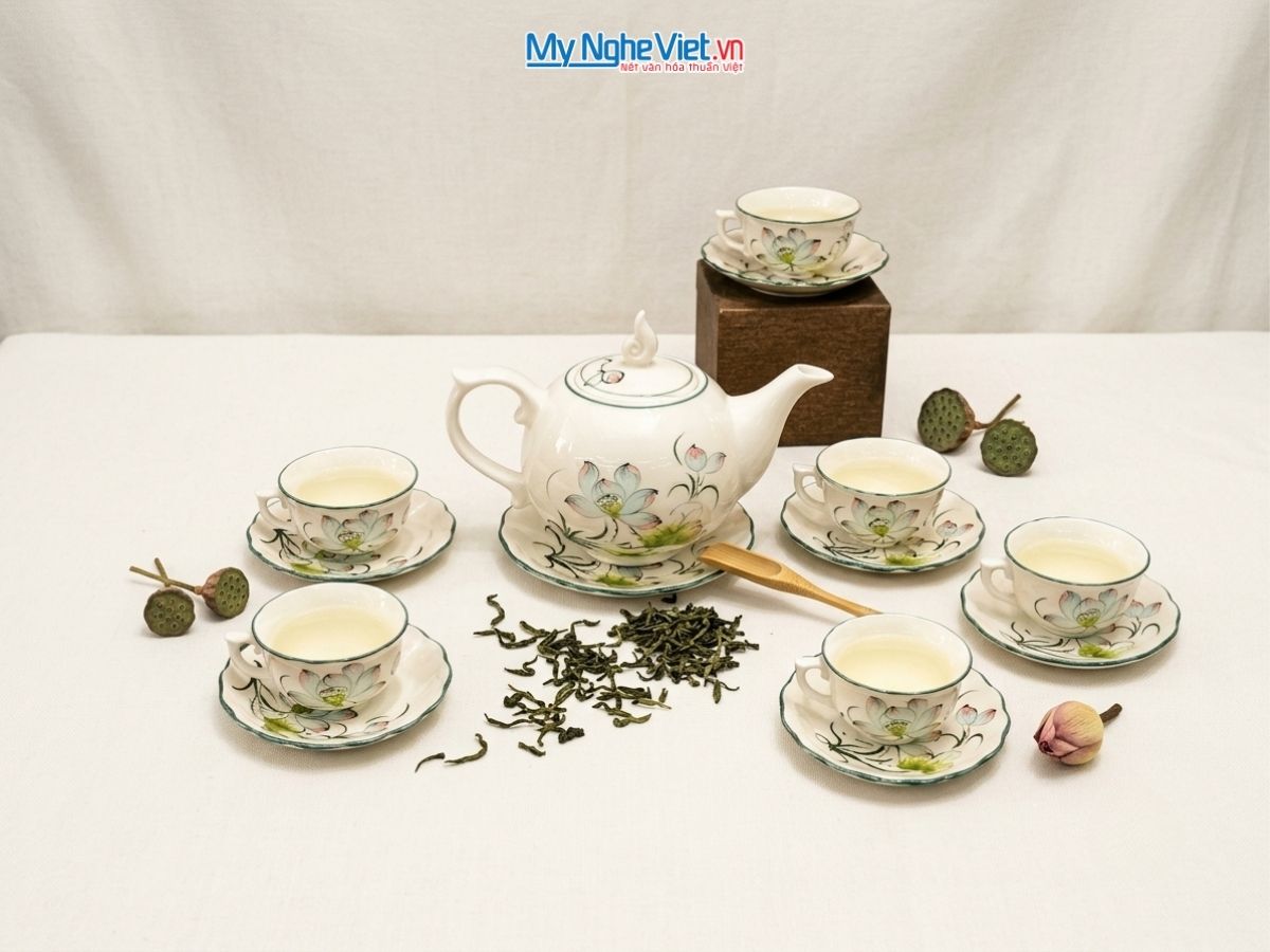 Bộ bình trà men trắng vẽ sen