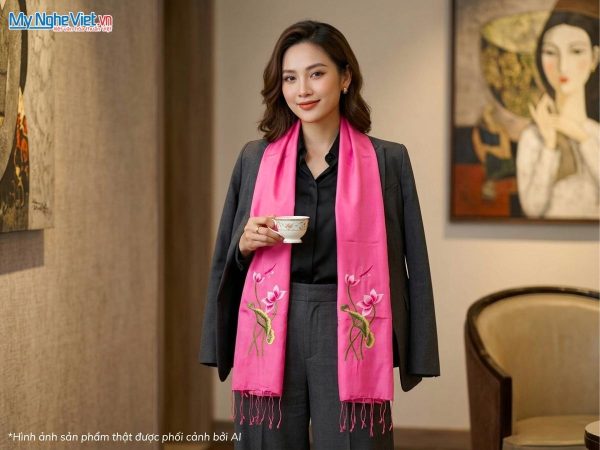 Khăn lụa tơ tằm thêu hoa sen