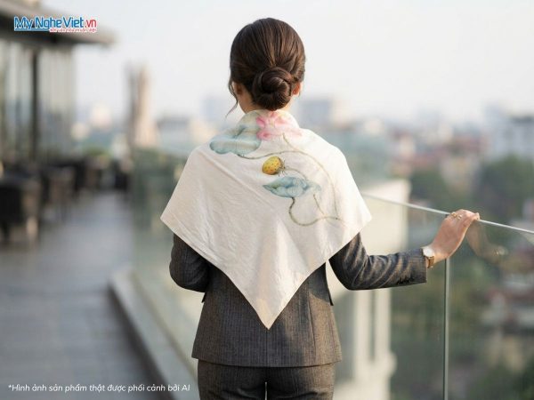 Khăn lụa tơ tằm vẽ tay hoa sen