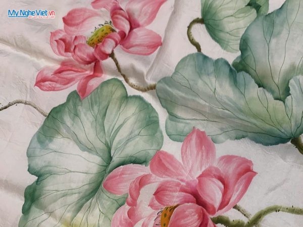 Khăn lụa vuông tơ tằm vẽ tay hoa sen