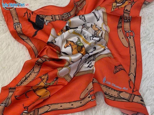 Khăn vuông lụa tơ tằm họa tiết nghệ thuật