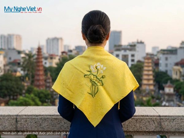 Khăn vuông lụa tơ tằm thêu hoa sen
