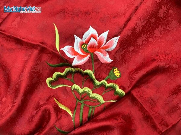 Khăn vuông lụa tơ tằm thêu hoa sen
