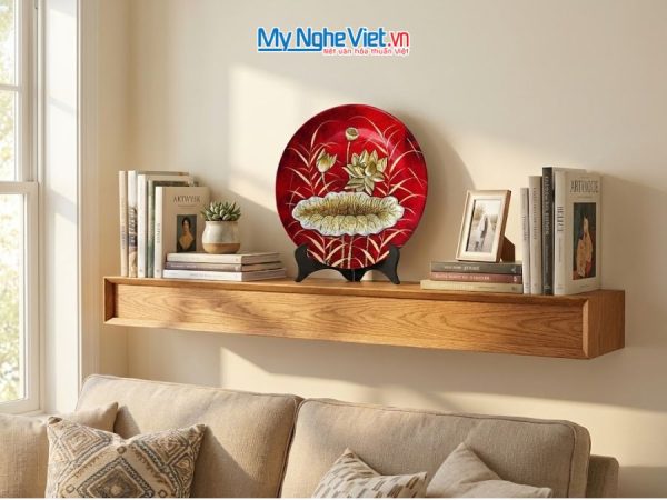 Tranh Đĩa Sơn Mài Hoa Sen Đắp Nổi Nền Đỏ