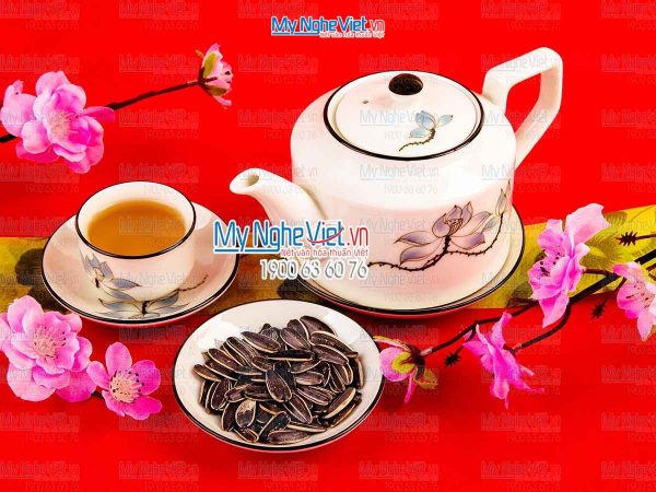 Bộ bình trà men kem dáng vuông vẽ sen