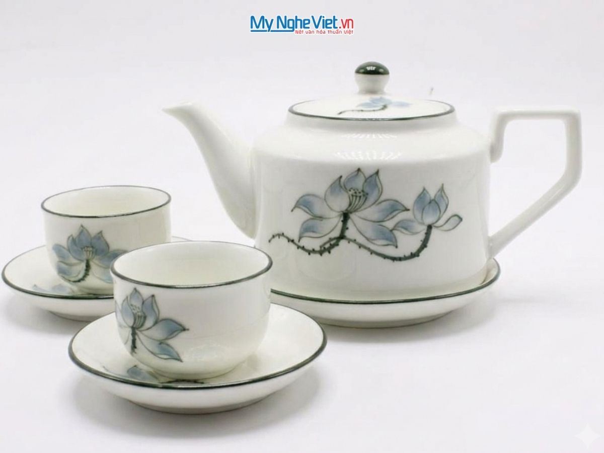 Bộ bình trà men kem dáng vuông vẽ sen