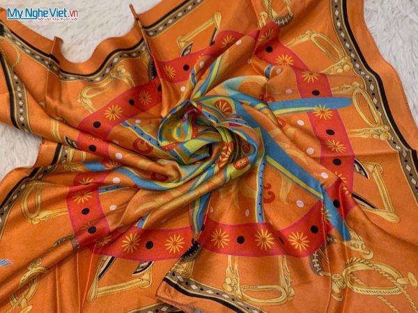 Khăn vuông lụa tơ tằm in họa tiết nghệ thuật
