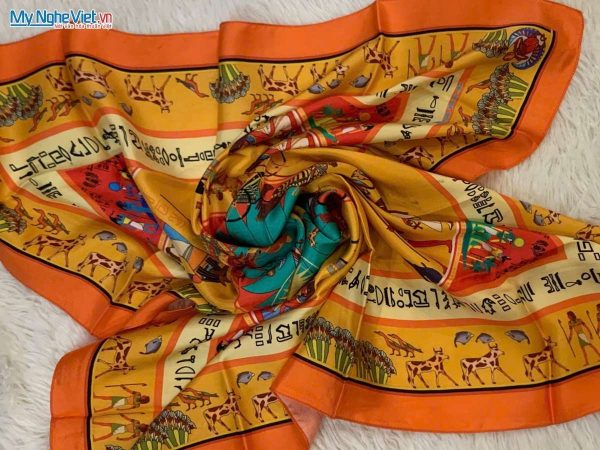 Khăn vuông lụa tơ tằm in họa tiết nghệ thuật