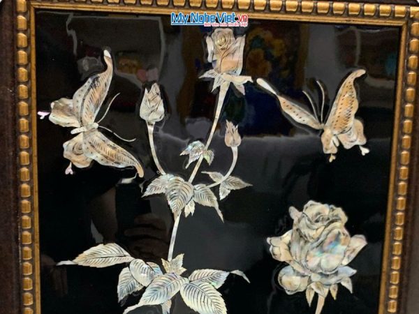 Tranh Sơn Mài Hoa Hồng Cẩn Ốc Nền Đen