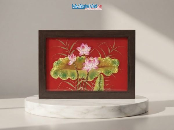 Tranh Sơn Mài Hoa Sen Đắp Nổi Nền Đỏ
