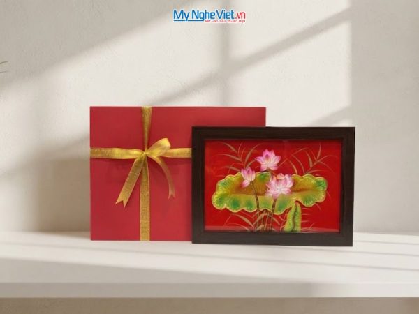 Tranh Sơn Mài Hoa Sen Đắp Nổi Nền Đỏ