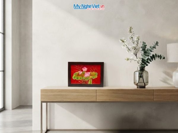 Tranh Sơn Mài Hoa Sen Đắp Nổi Nền Đỏ