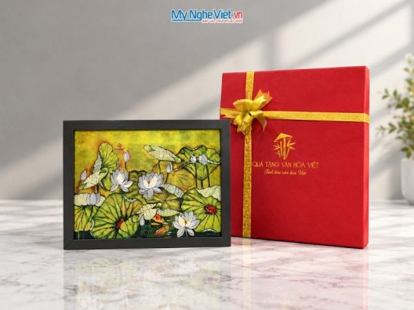 Tranh Sơn Mài Hoa Sen Dát Bạc Nền Vàng