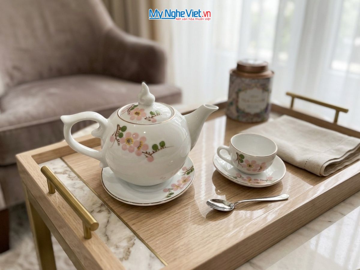 Bộ bình trà men trắng dáng bưởi hoa mận