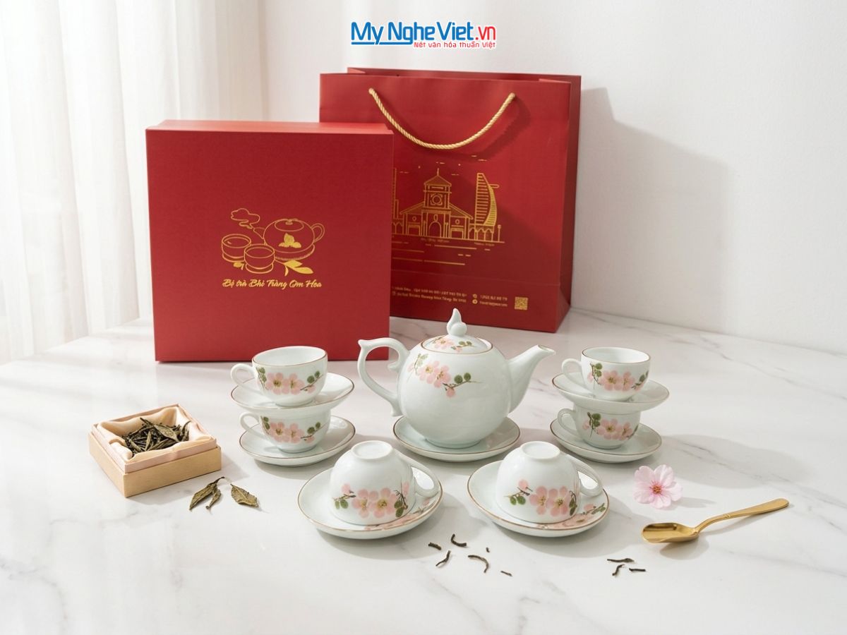 Bộ bình trà men trắng dáng bưởi hoa mận