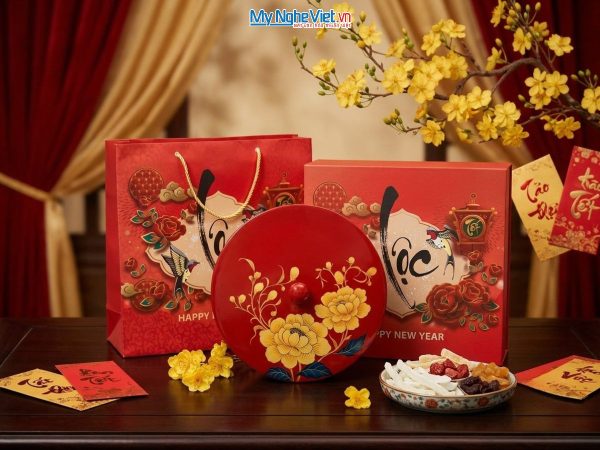 Hộp mứt tết sơn mài