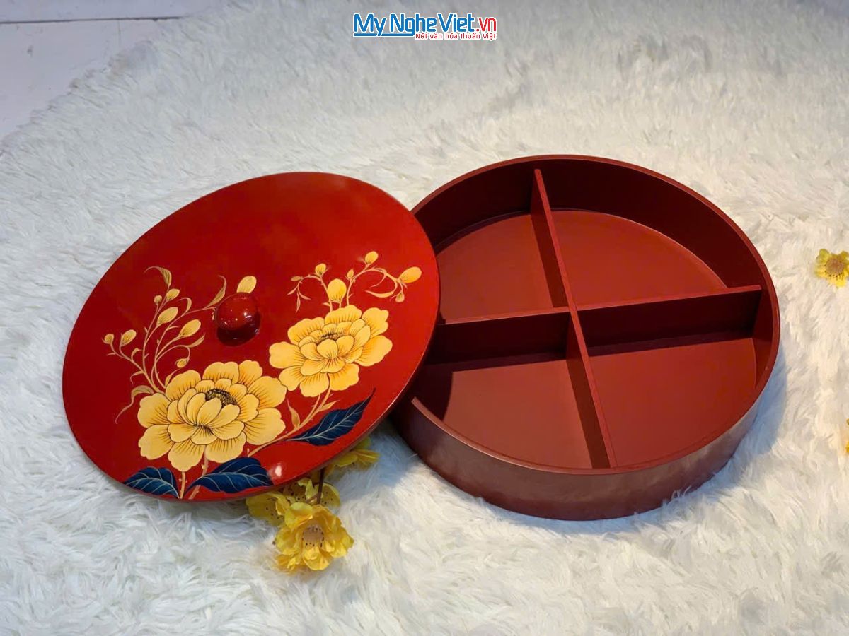 Hộp mứt tết sơn mài