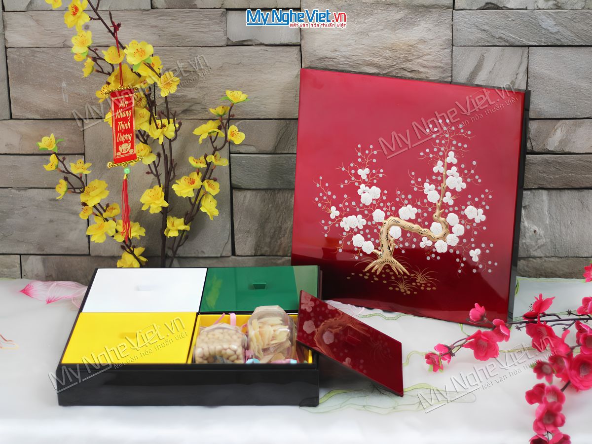 Hộp mứt tết sơn mài