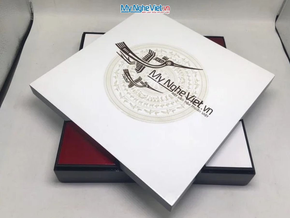 Hộp mứt tết sơn mài