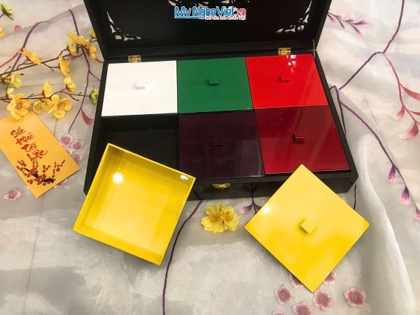 Hộp mứt tết sơn mài