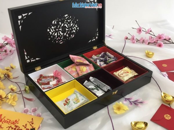 Hộp mứt tết sơn mài