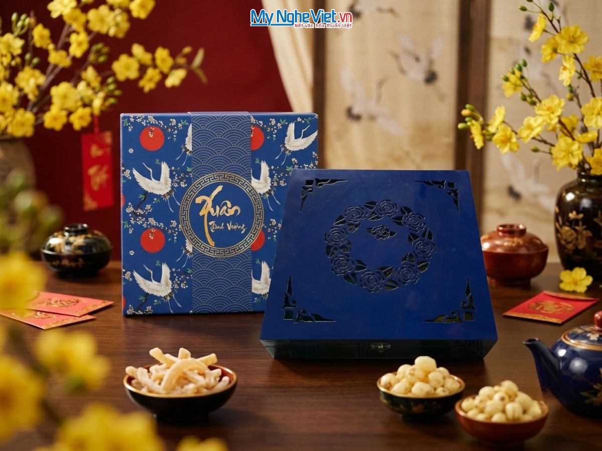Hộp mứt tết sơn mài