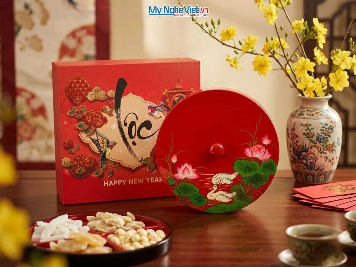 Hộp mứt tết sơn mài
