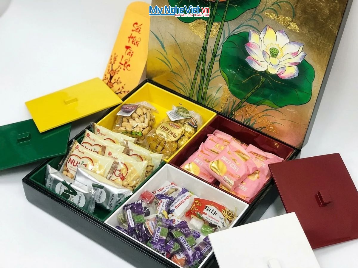 Hộp mứt tết sơn mài