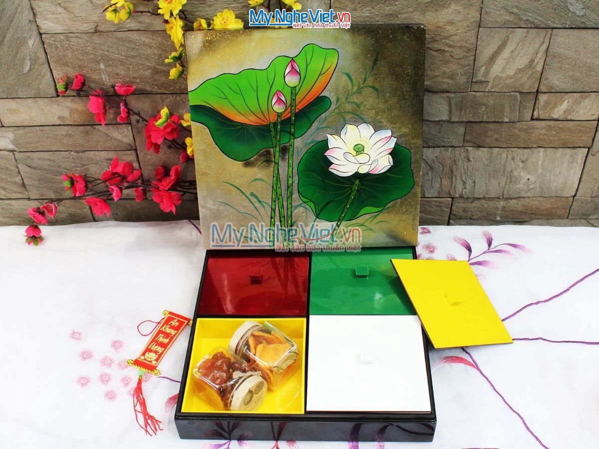Hộp mứt tết sơn mài