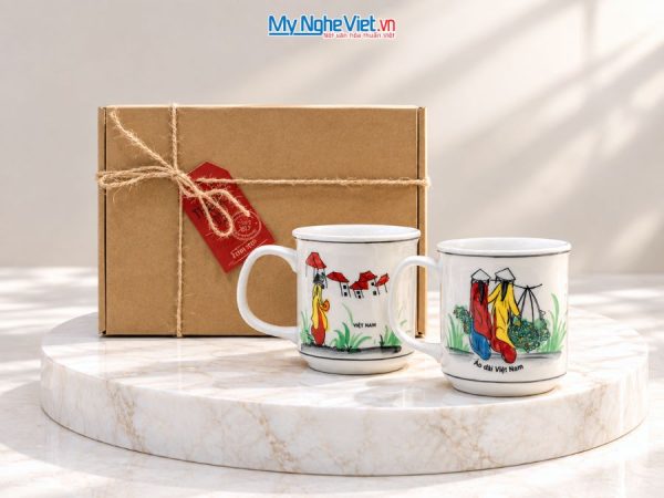 Set Quà Tặng 2 Ly Sứ Men Bóng Vẽ Cô Gái Áo Dài