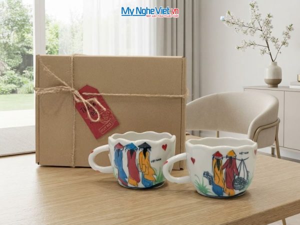 Set Quà Tặng 2 Ly Sứ Vẽ Tay Họa Tiết Cô Gái Áo Dài