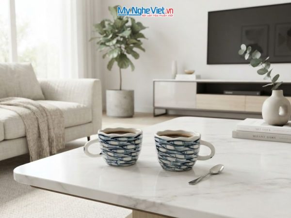 Set Quà Tặng 2 Ly Sứ Vẽ Tay Họa Tiết Cá Nhỏ Cổ Điển