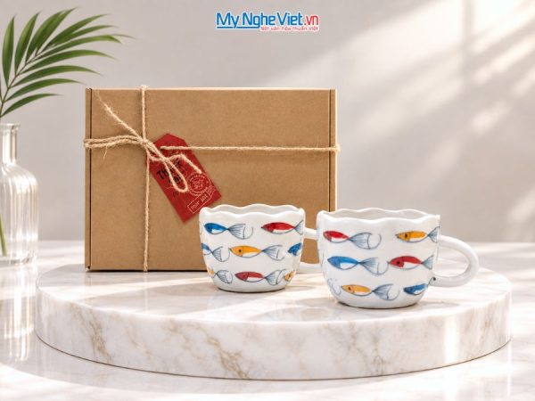 Set Quà Tặng 2 Ly Sứ Vẽ Tay Họa Tiết Cá Nhỏ