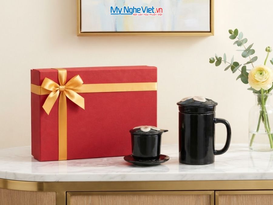 Set Quà Tặng Phin Cà Phê Và Ly Lọc Trà Gốm Màu Đen Vẽ Hoa