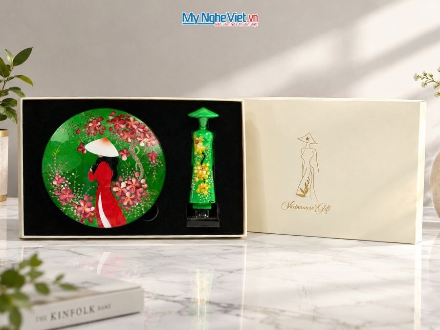 Set Quà Tặng Tranh Đĩa Và Tượng Cô Gái Áo Dài Hoa Đào