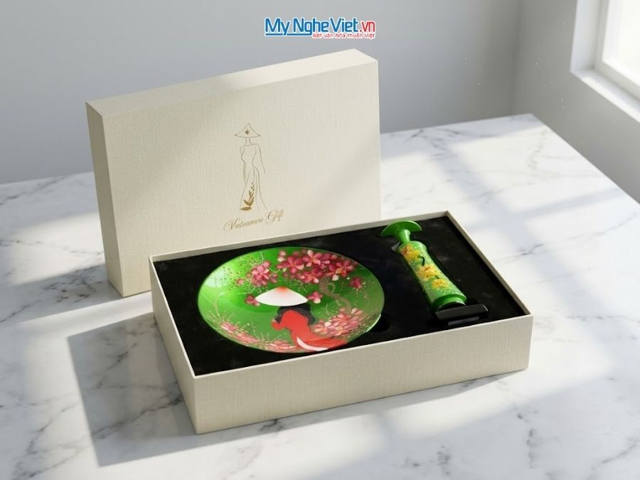 Set Quà Tặng Tranh Đĩa Và Tượng Cô Gái Áo Dài Hoa Đào