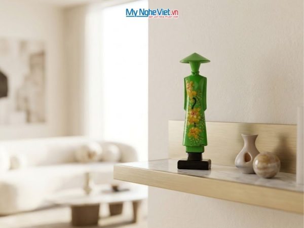 Tượng Cô Gái Áo Dài Hoa Đào
